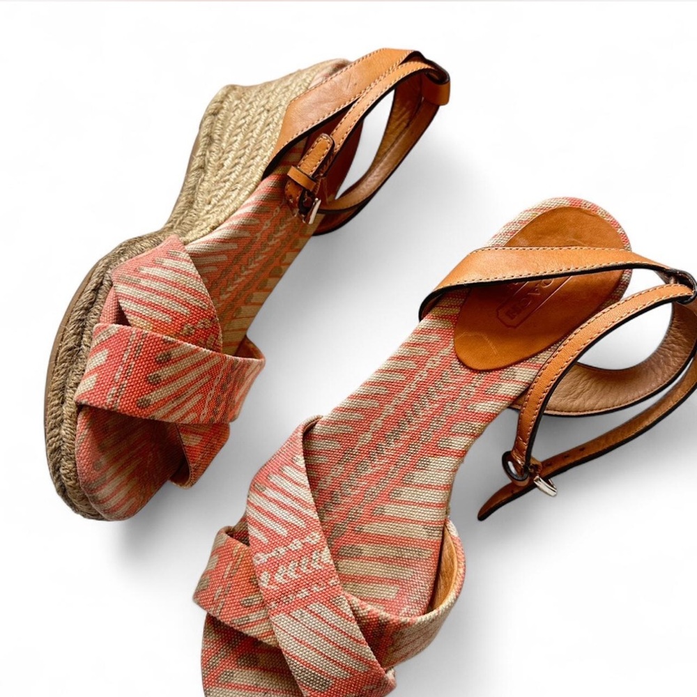 Coach New York coral and cream coach leather canvas raffia wedge heel sandal 8.5